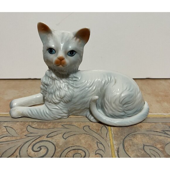 Vintage Kalk White Cermaic/Porcelain Persian Kitten Cat Figurine Statue Germany - Picture 1 of 7
